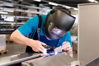 Anstiege bei Produktion und Neuaufträgen puschen Einkaufsmanagerindex