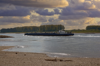 Folge des Niedrigwassers: Transport mit dem Binnenschiff wird teurer
