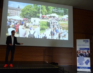 Zukunftsforscher Kai Gondlach begeistert mit seinem Vortrag in der Aula der Hochschule Aalen