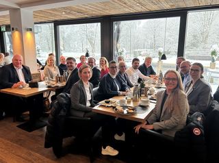 Erfolgreiches Nikolausfrühstück im Hafenhaus Oldenburg: Knapp 20 Teilnehmer erleben ein tolles Frühstücksbuffet und anregende Diskussionen!
